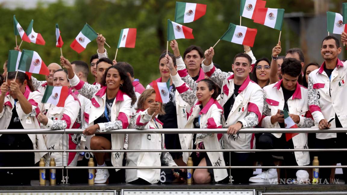 Al grito de ‘¡México, México!’, así fue la aparición de la delegación mexicana en el desfile de inauguración de París 2024