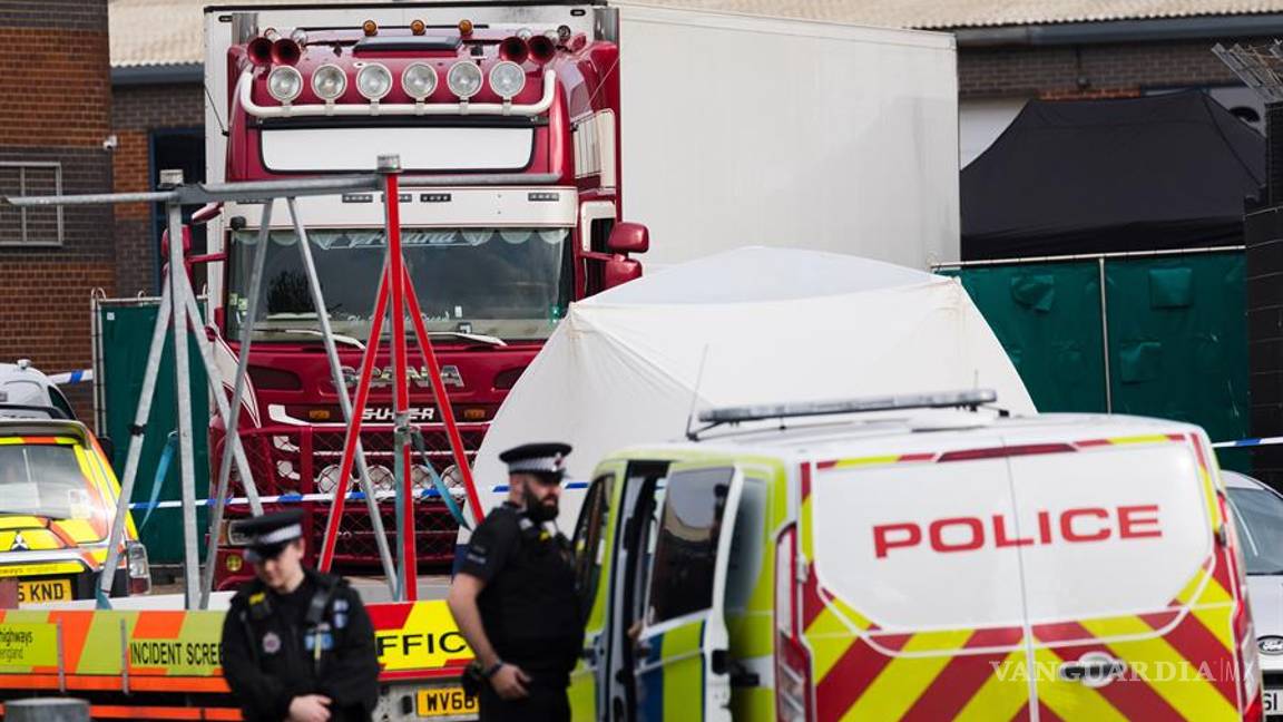 $!Encuentran 39 cadáveres en un contenedor de un camión en Inglaterra