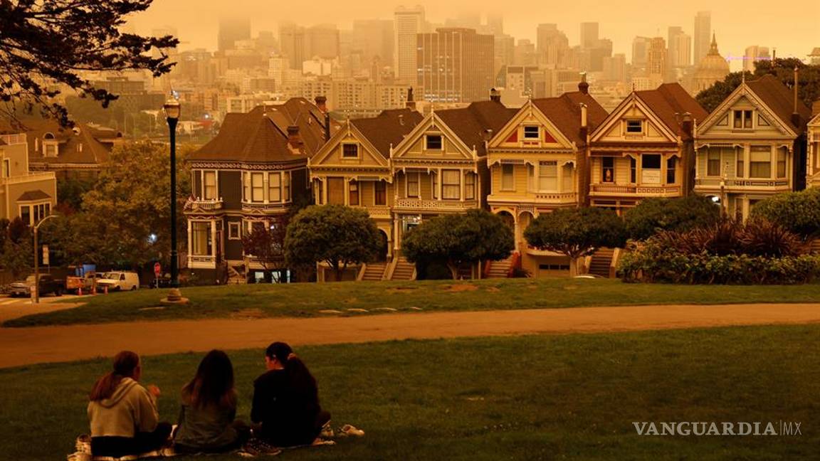 $!Incendios forestales pintan de un color naranja apocalíptico el cielo de San Francisco