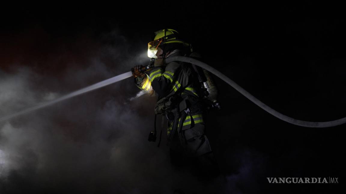 Incendio de tejaban causa movilización de bomberos