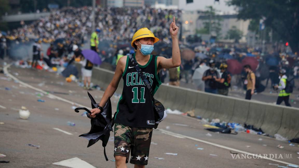 $!Miles de manifestantes toman Hong Kong y Policía disuelve la masiva protesta