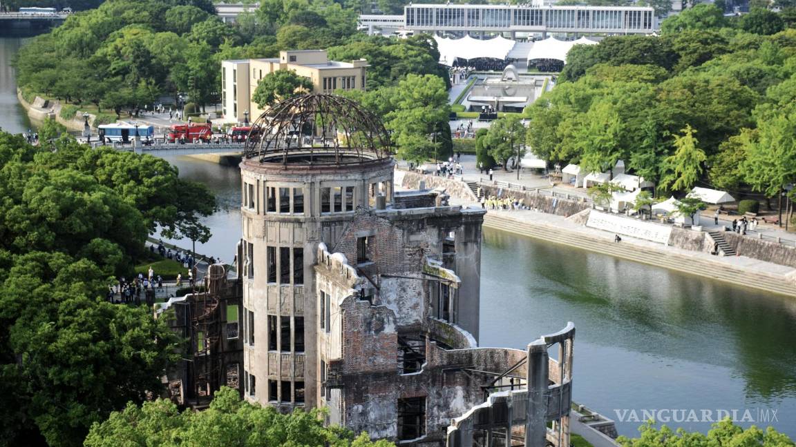 $!La Cúpula de la Bomba Atómica (en primer plano) y el Parque Memorial de la Paz de Hiroshima en Hiroshima, en el oeste de Japón.