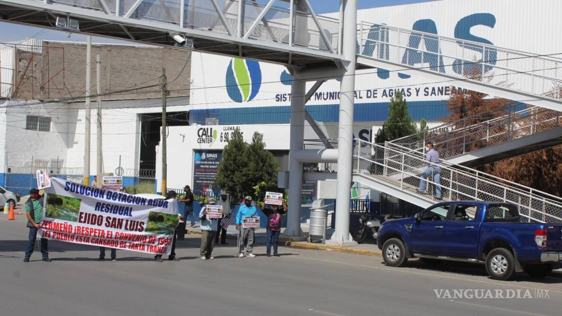 Habitantes de ejido en Torreón exigen agua para riego o romperán tuberías