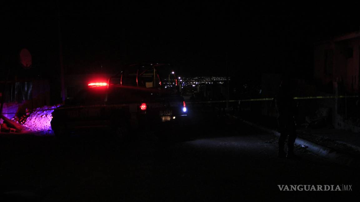 $!De nuevo en Loma Linda... atacan a balazos a 2 hombres en Saltillo; uno pierde la vida