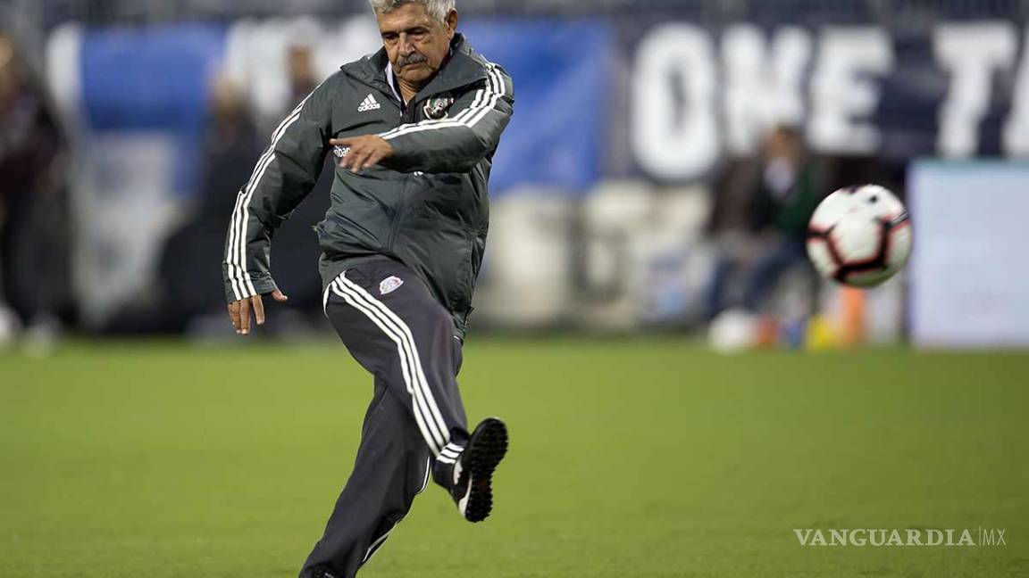 $!¡Focos rojos en el Tri! La FMF le da las 'gracias' al 'Tuca' por su participación en la Selección