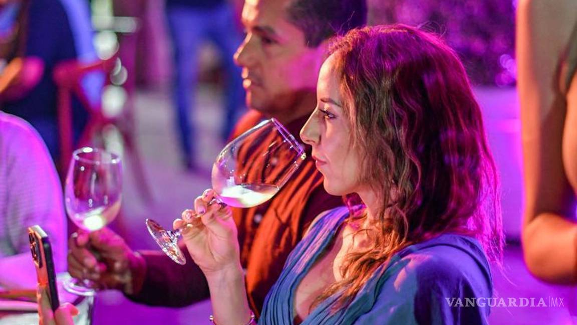 $!Comensales disfrutarán esta noche de la gran clausura de Vive Tu Centro en la explanada del Archivo Municipal de Saltillo.