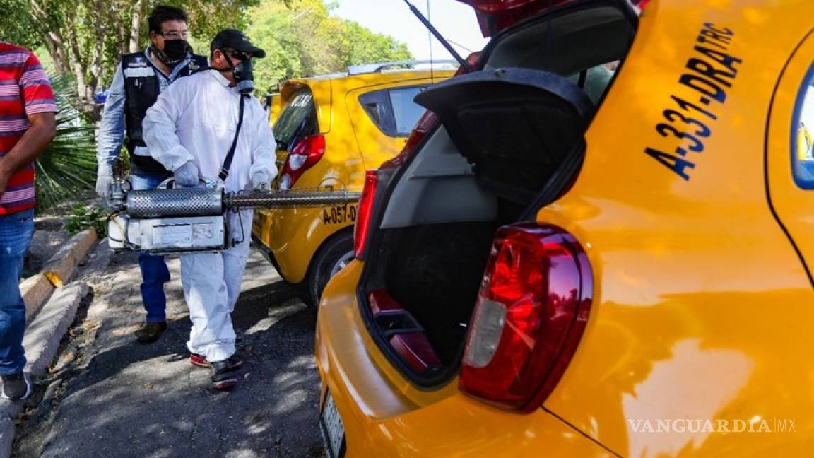 Ayuntamiento de Torreón realiza la sanitización de 600 unidades de taxis