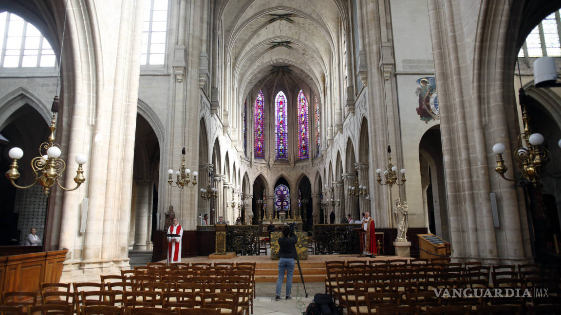 ‘Revive’ Notre Dame en Viernes Santo sin fieles