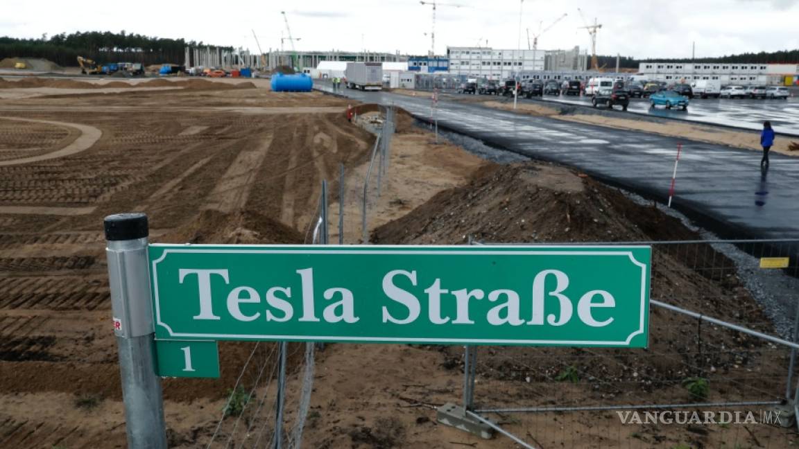 Suspenden suministro de agua a fábrica de Tesla en Berlín por falta de pago