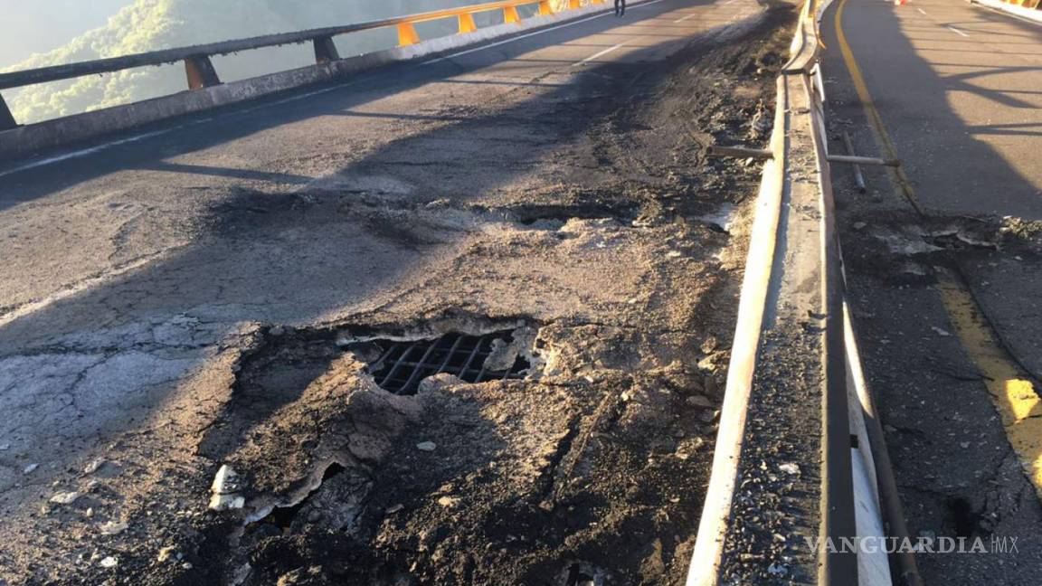 Tras explosión de pipa, cierran tramo de Autopista Mazatlán-Durango por daños en puente