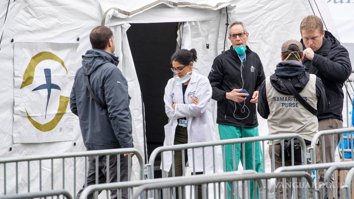 $!Coronavurus: The New Yorker dedica una conmovedora portada a los héroes de la pandemia por el COVID-19, el personal médico