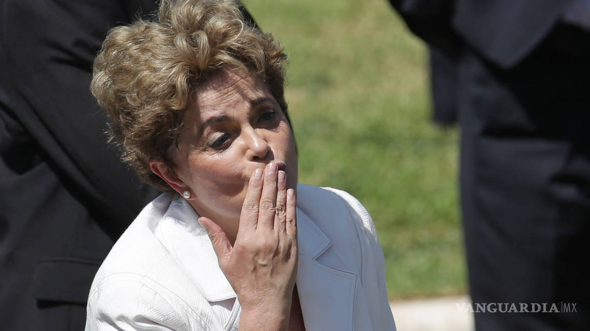 Rousseff recuerda a simpatizantes: 'Mi mandato acaba en 2018'