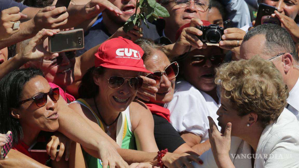$!Rousseff recuerda a simpatizantes: 'Mi mandato acaba en 2018'
