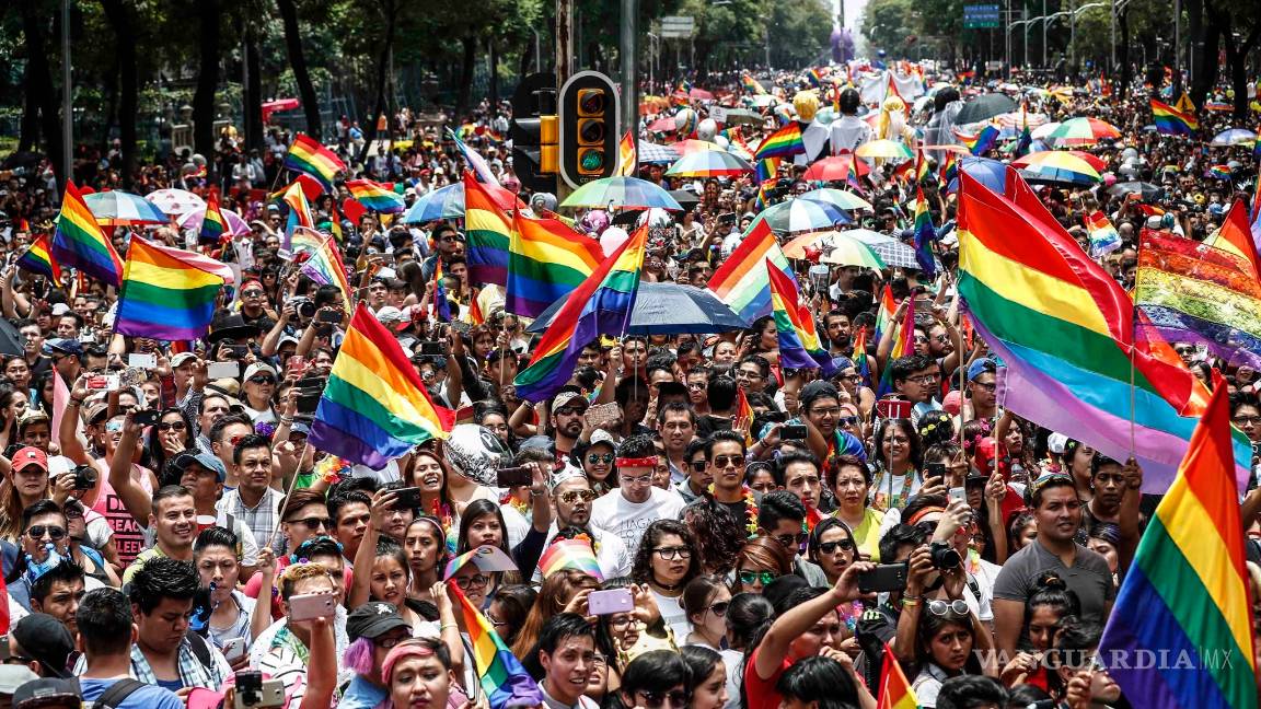 $!Pese a inconformidades de algunos activistas, Maite Perroni da banderazo de salida a Marcha del Orgullo Gay