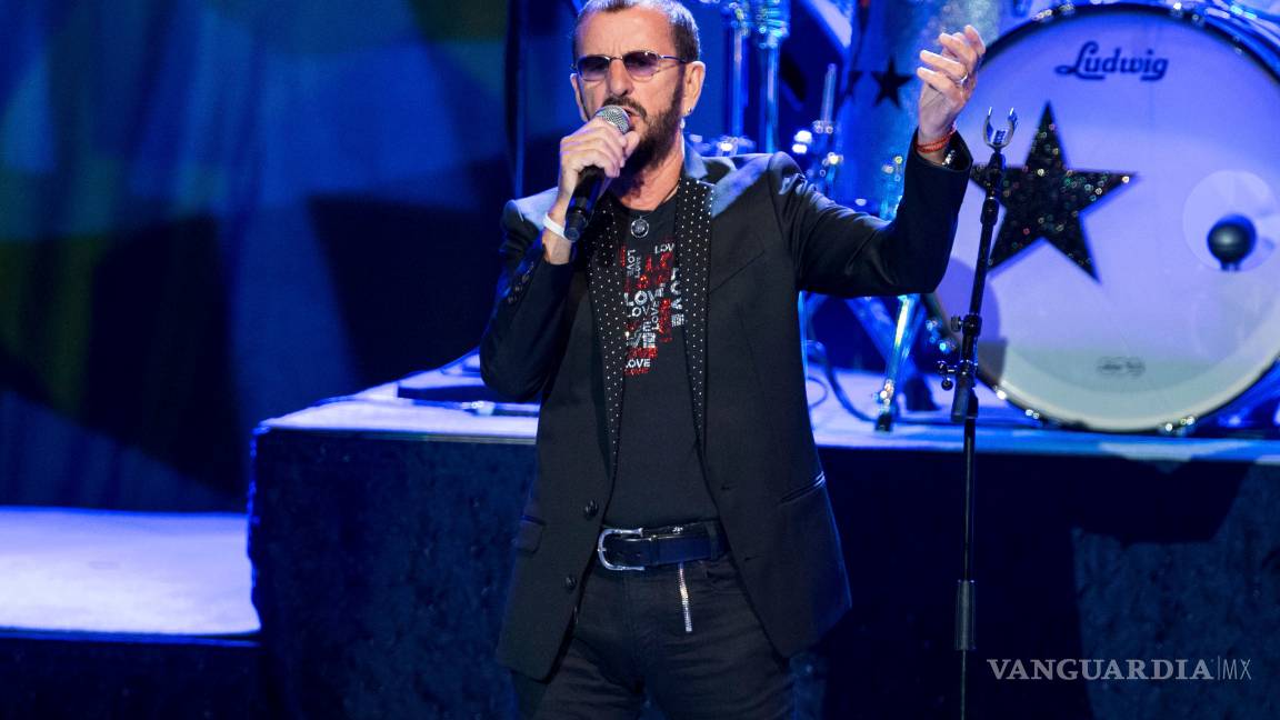 $!Deleita el ex Beatle Ringo Starr a miles de fans en el Radio City Music Hall