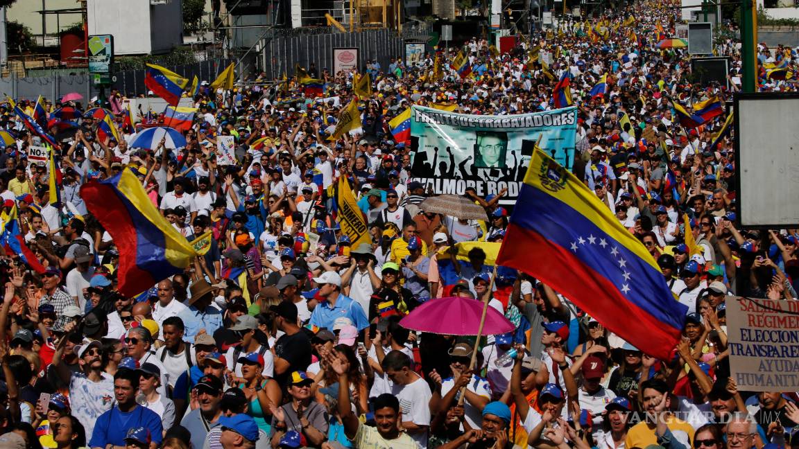 $!Los venezolanos salen a las calles de todo el país para exigir la renuncia de Nicolás Maduro