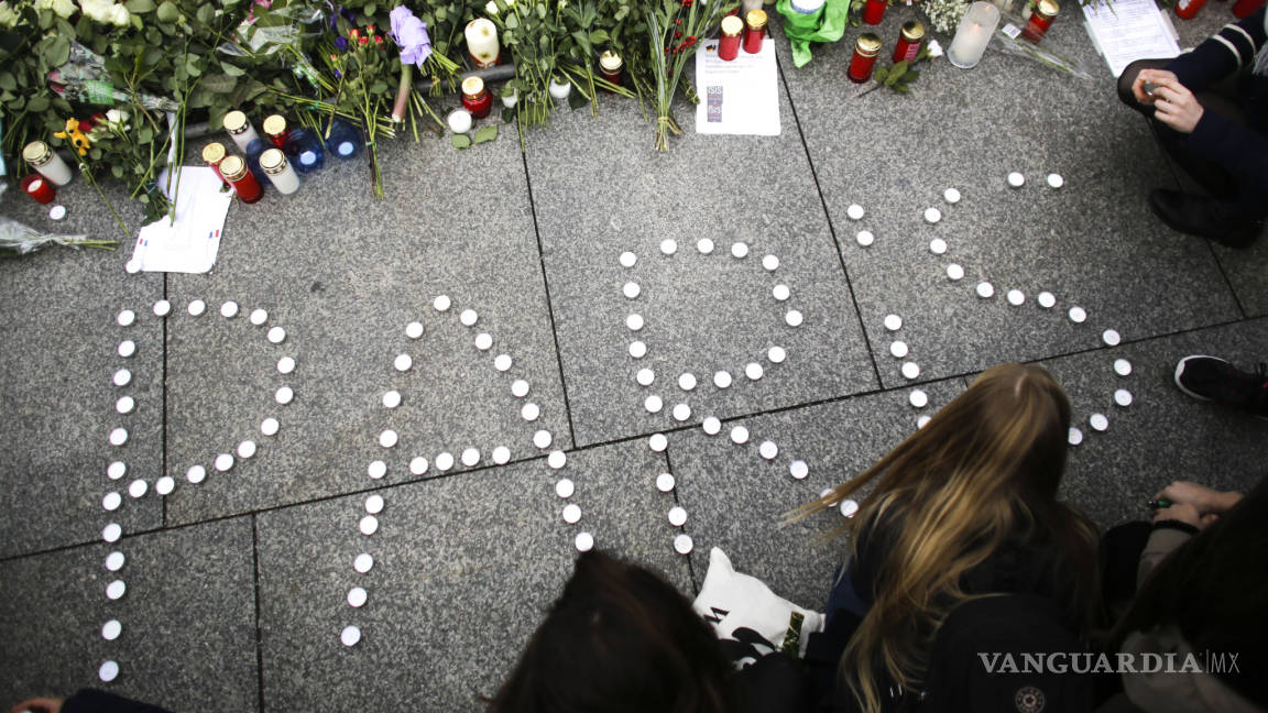 Neoyorquinos rinden homenaje a víctimas de Francia
