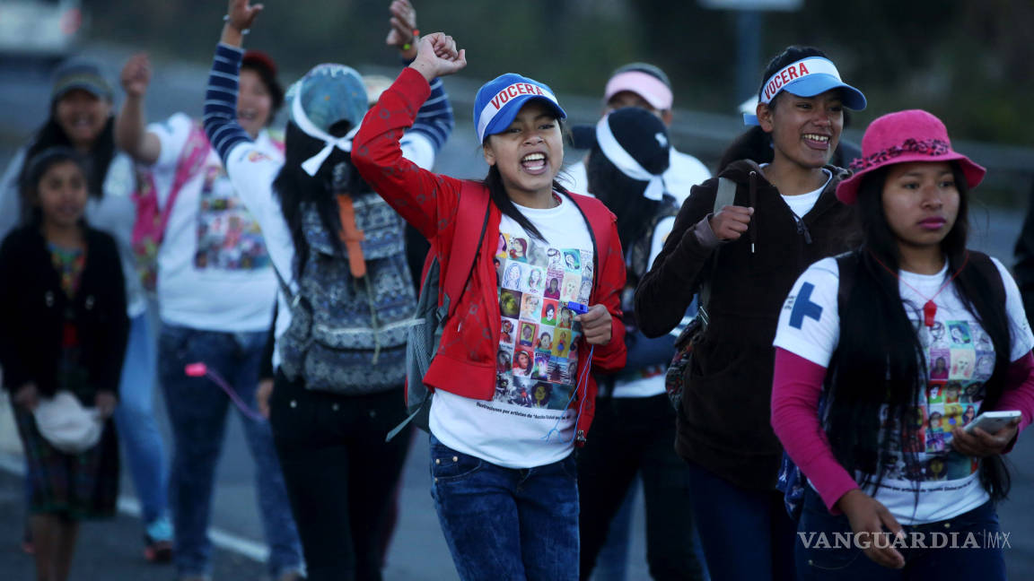 Niñas guatemaltecas marchan para recordar a las 41 niñas muertas en incendio