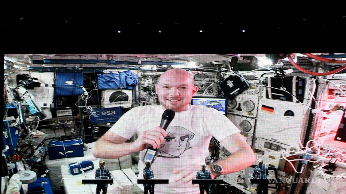 $!Música desde el espacio, un astronauta alemán causa furor con Kraftwerk