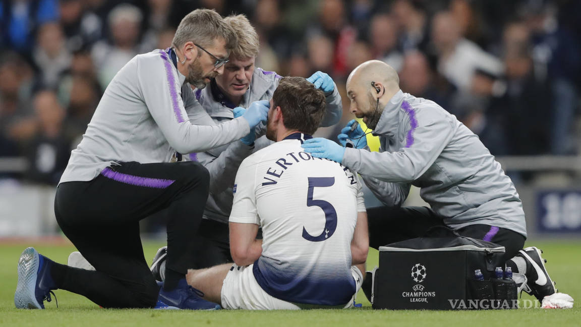 El terrible accidente que sufrió un jugador del Tottenham en su derrota frente al Ajax