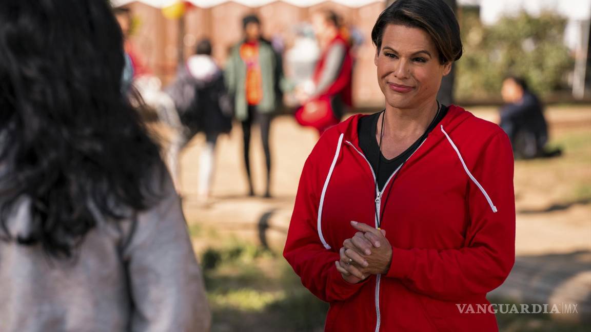 $!En esta imagen proporcionada por Netflix Alexandra Billings en una escena de Never Have I Ever. AP/Isabella B. Vosmikova/Netflix