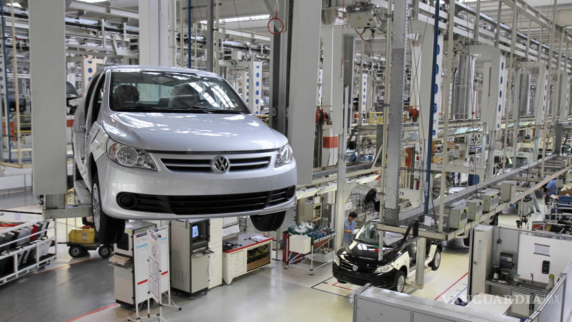 Escándalo de VW 'pega' a exportación automotriz mexicana