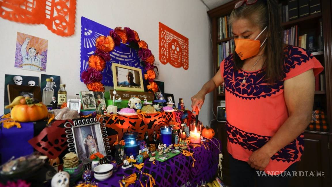$!Con altares del Día de Muertos recuerdan a los médicos fallecidos por COVID-19