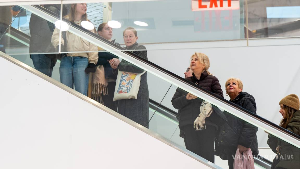 $!Los compradores del Viernes Negro ingresan a la tienda insignia de Macy’s a la hora de apertura en Nueva York el viernes 28 de noviembre de 2025.