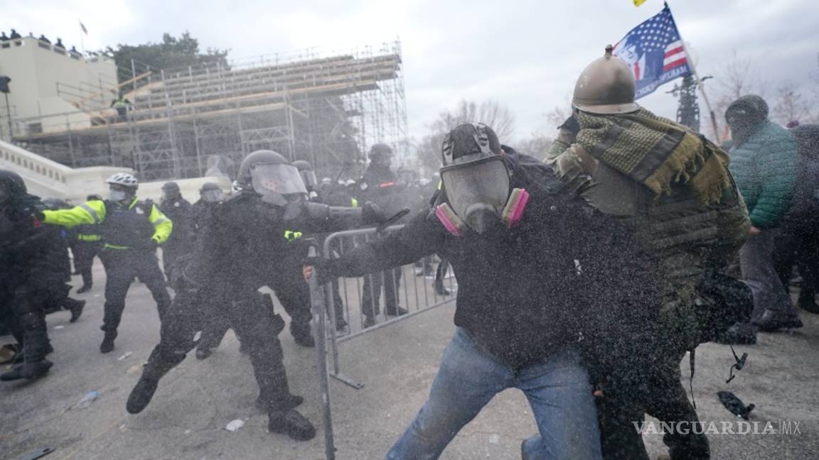 $!Asalto al Capitolio, un día histórico y lamentable que golpea la democracia en EU (fotos)