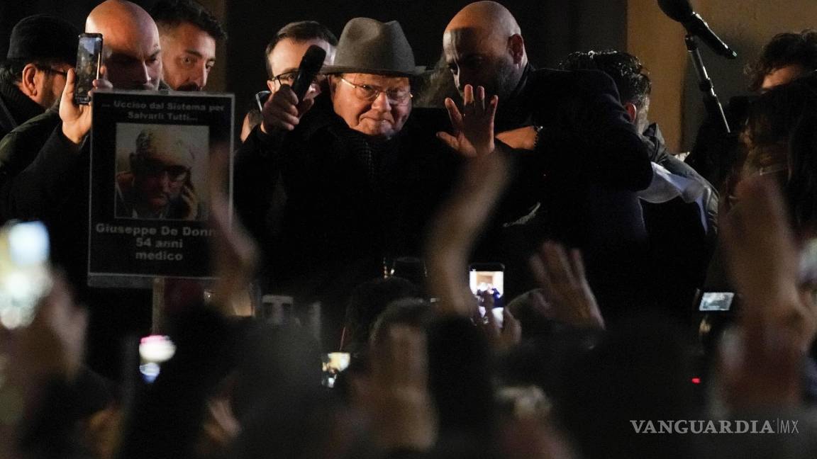 $!Luc Montagnier tras pronunciar su discurso en una protesta contra la vacunación contra el COVID-19 en Milán, el sábado 15 de enero de 2022. AP/Luca Bruno