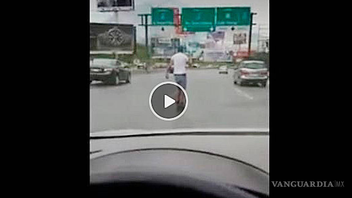 ¡Le vale!, 'skater' patina en plena avenida en Nuevo León (video)