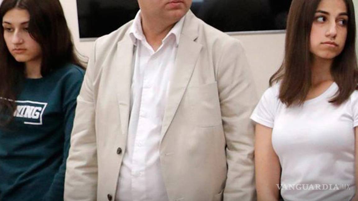 $!Tres hermanas mataron a su padre, lo acusan de maltrato y abuso sexual