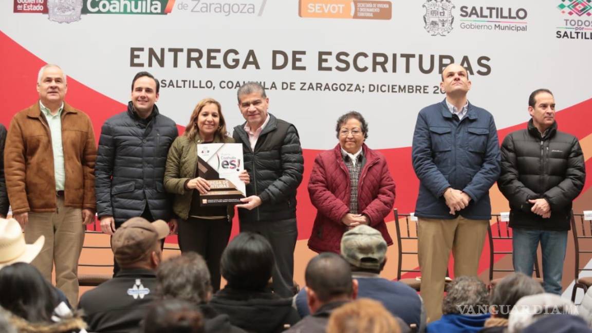 $!Entrega Riquelme la escritura 4 mil 521 del 2019