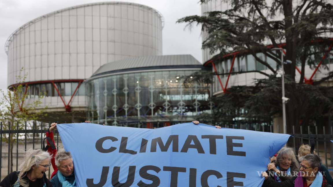 2,000 mujeres suizas logran una victoria histórica en un fallo judicial sobre clima en Estraburgo