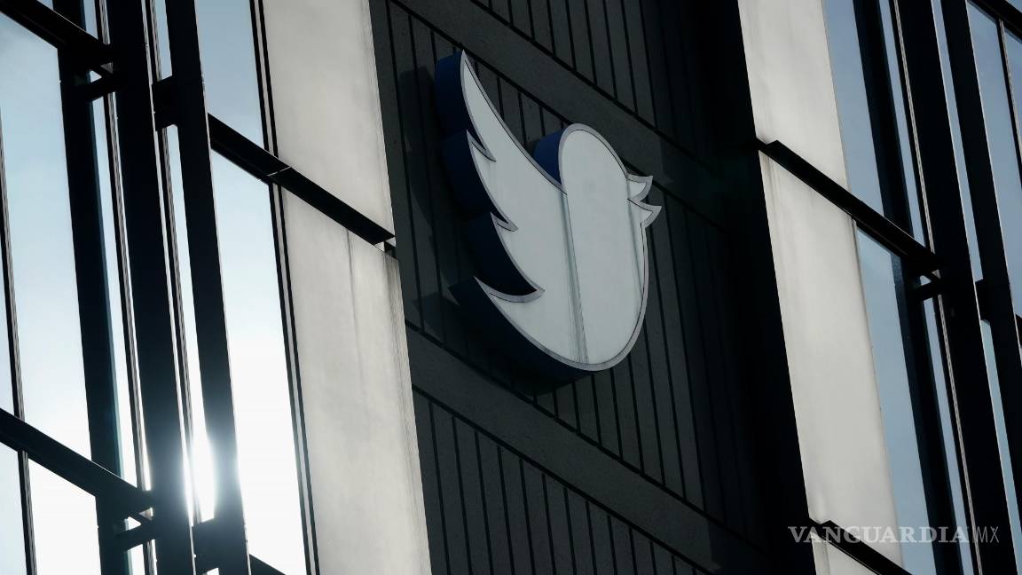 $!Un logo de Twitter en la fachada de las oficinas de la compañía en San Francisco, el 19 de diciembre de 2022.