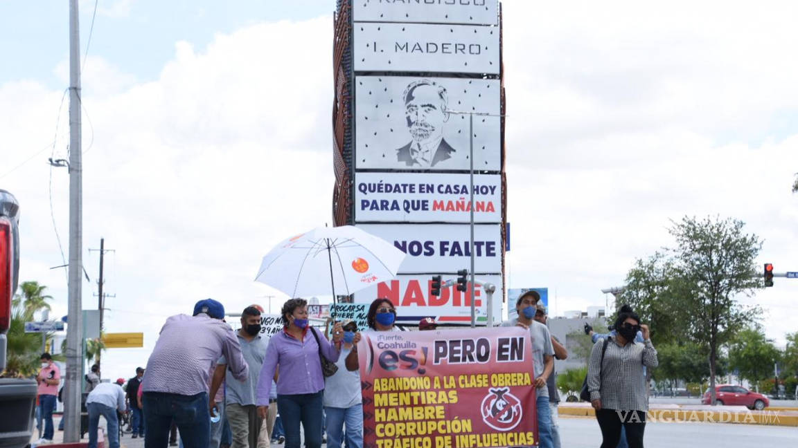 Se manifiestan trabajadores despedidos por la pandemia, en Monclova