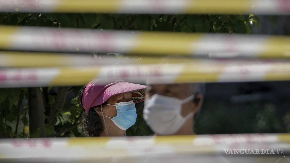 $!Los habitantes de Shanghái esperan tensos para saber cómo se aplicarán las nuevas medidas.