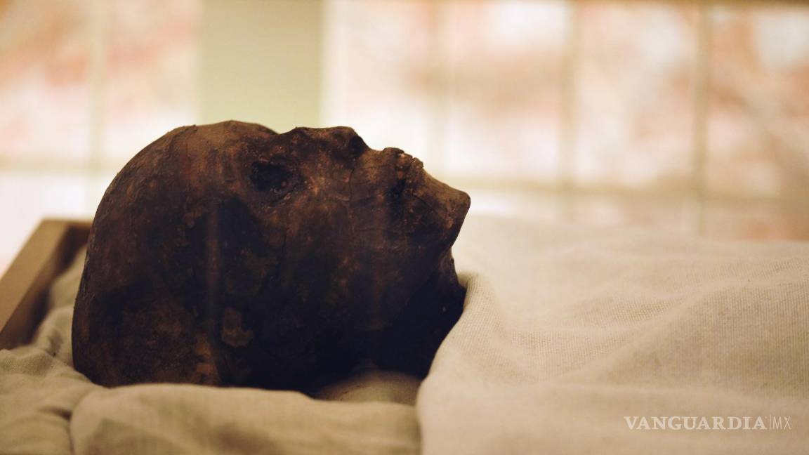 $!La momia de Tutankamón se ve en la cámara de su tumba en el Valle de los Reyes en Luxor, Egipto.