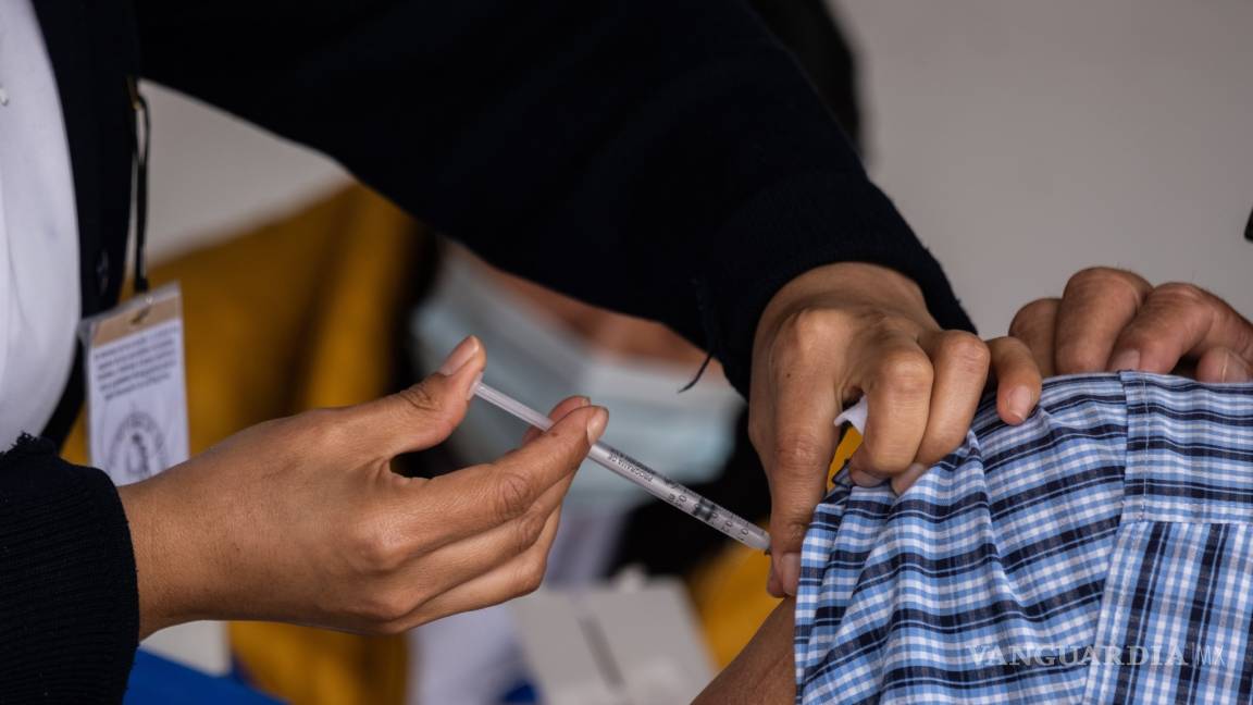 Investigan fallecimiento tras vacuna