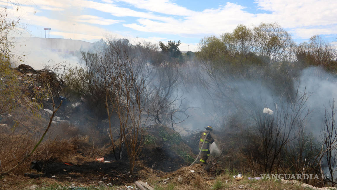 Incendio causa movilización en la colonia Valle de las Flores de Saltillo