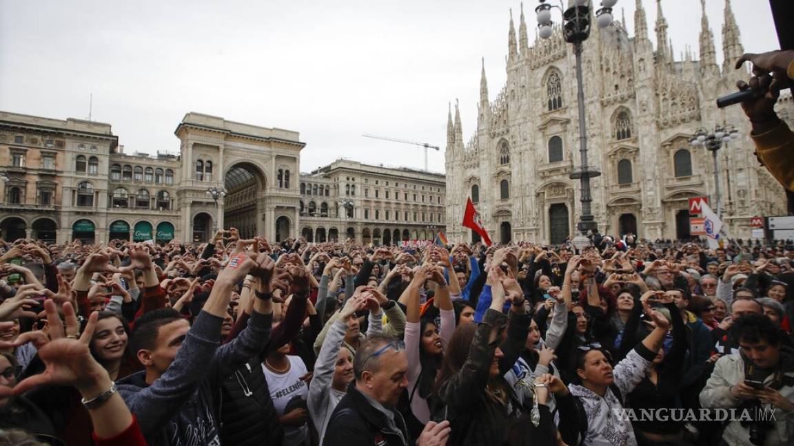 Decenas de miles marchan contra el racismo en Milán