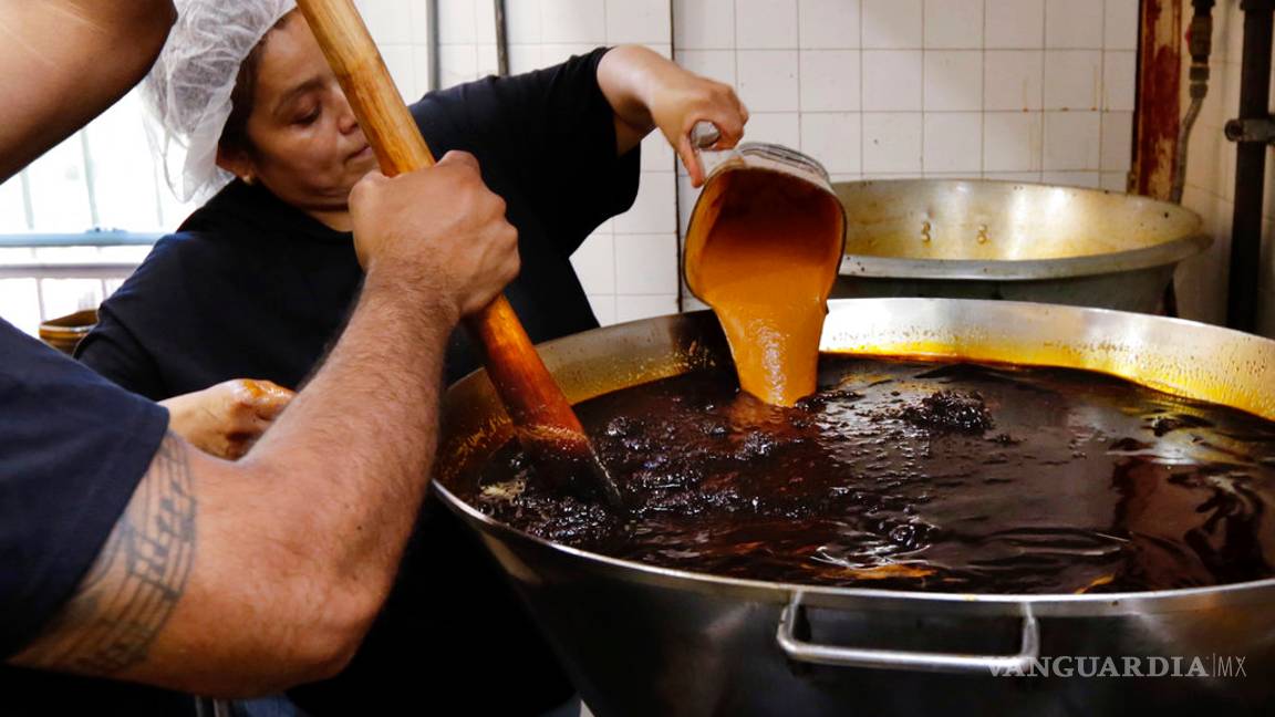 $!Familia mexicana seduce con su mole la costa este de EU