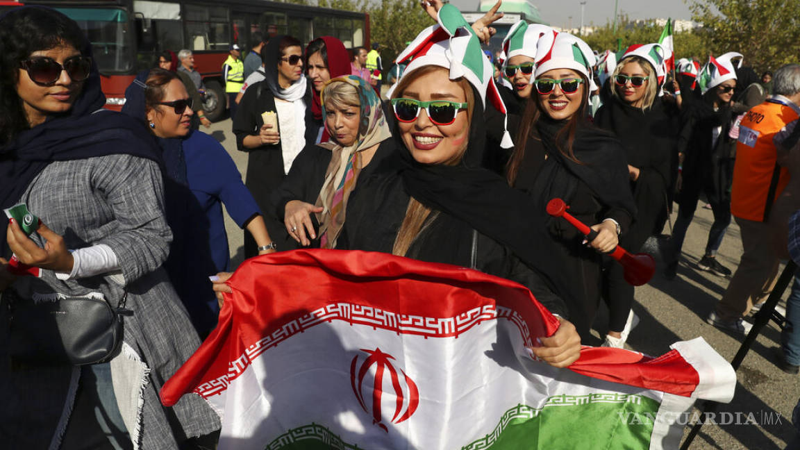 Así fue el regreso de las mujeres a los estadios en Irán (fotos)