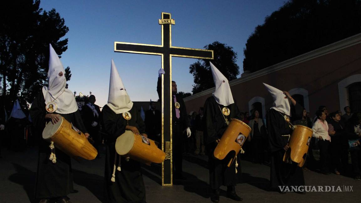 $!La procesión del silencio se apodera de Viesca