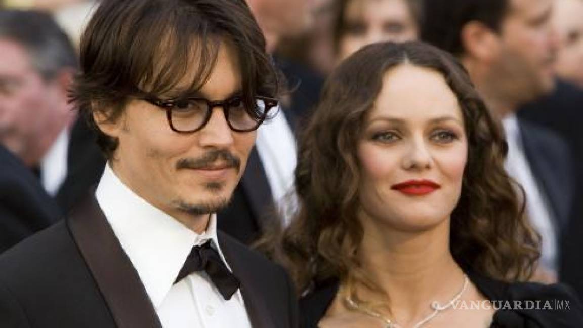 Ex pareja de Johnny Depp sale en su defensa
