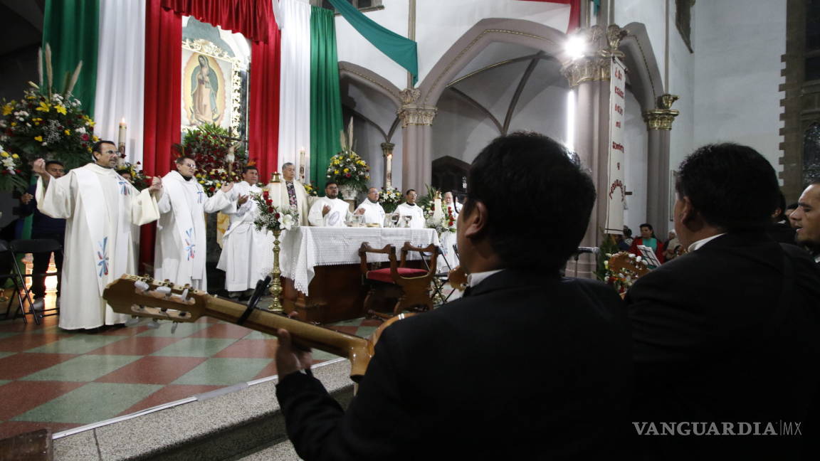 Celebran creyentes a la Virgen de Guadalupe en el Santuario de Saltillo