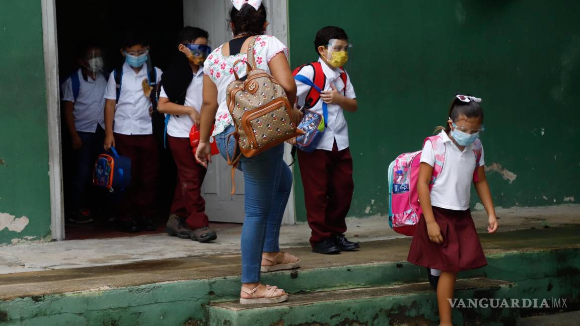 Registran casos de COVID-19 en escuelas de NL y Chiapas