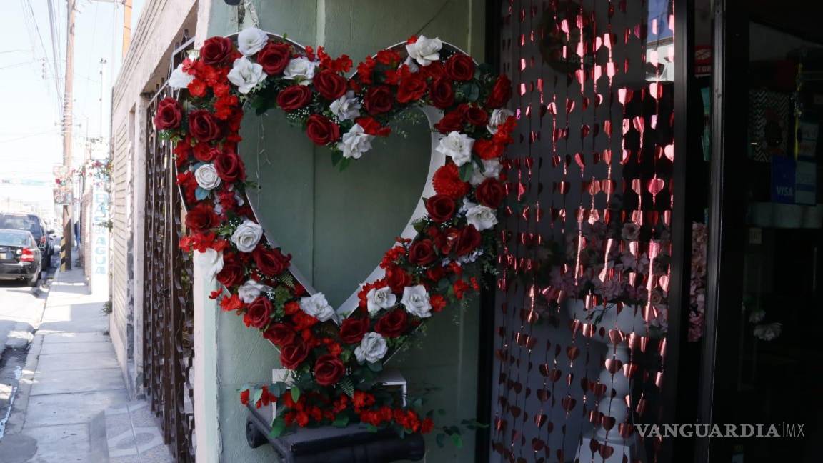 $!A pesar de los ajustes en los costos, los floristas locales mantienen una actitud positiva para la jornada.