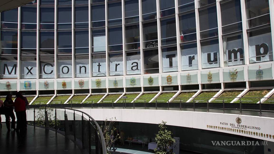 $!Perredistas crean 'muro' contra Donald Trump en el Senado