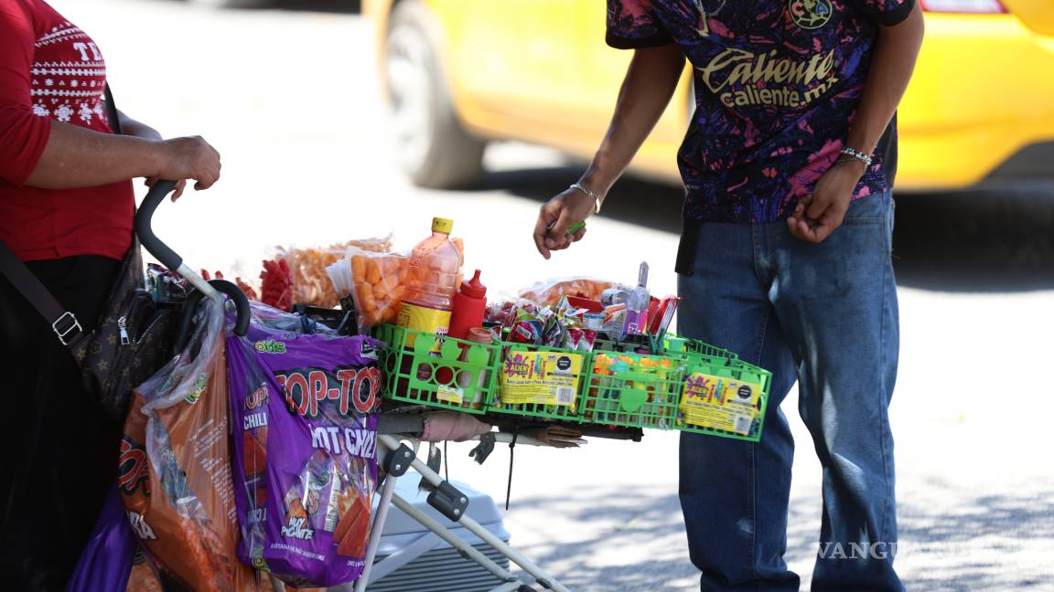 $!Coahuila: tras prohibición en escuelas, buscan control de vendedores ambulantes de comida chatarra